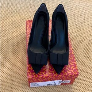 Tory Burch black pumps with suede toe and bow